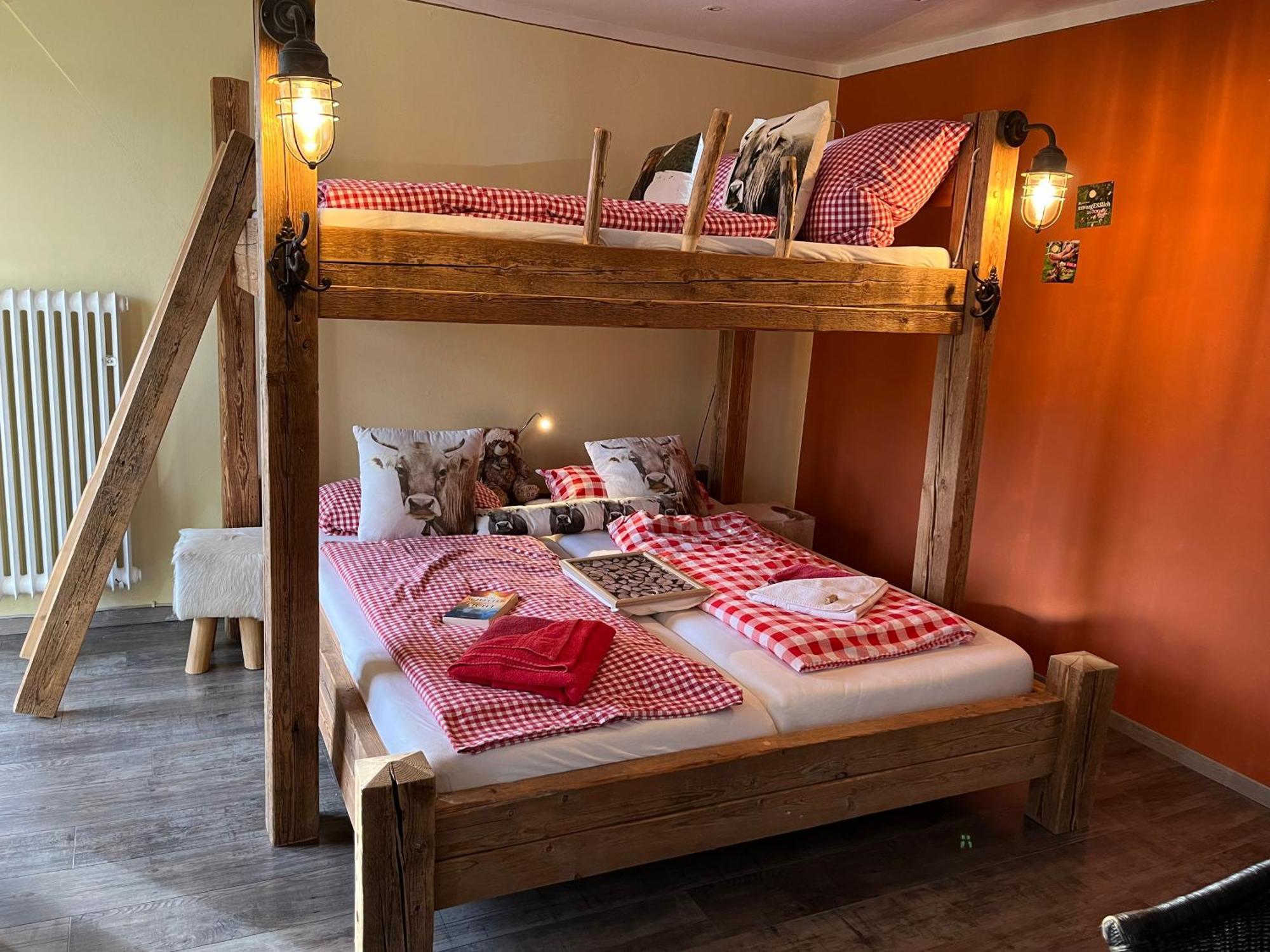 Apartment Glückliche Kuh-villa: Boutique Retreat With Garden & Pool In Kempten-allgäu Kempten